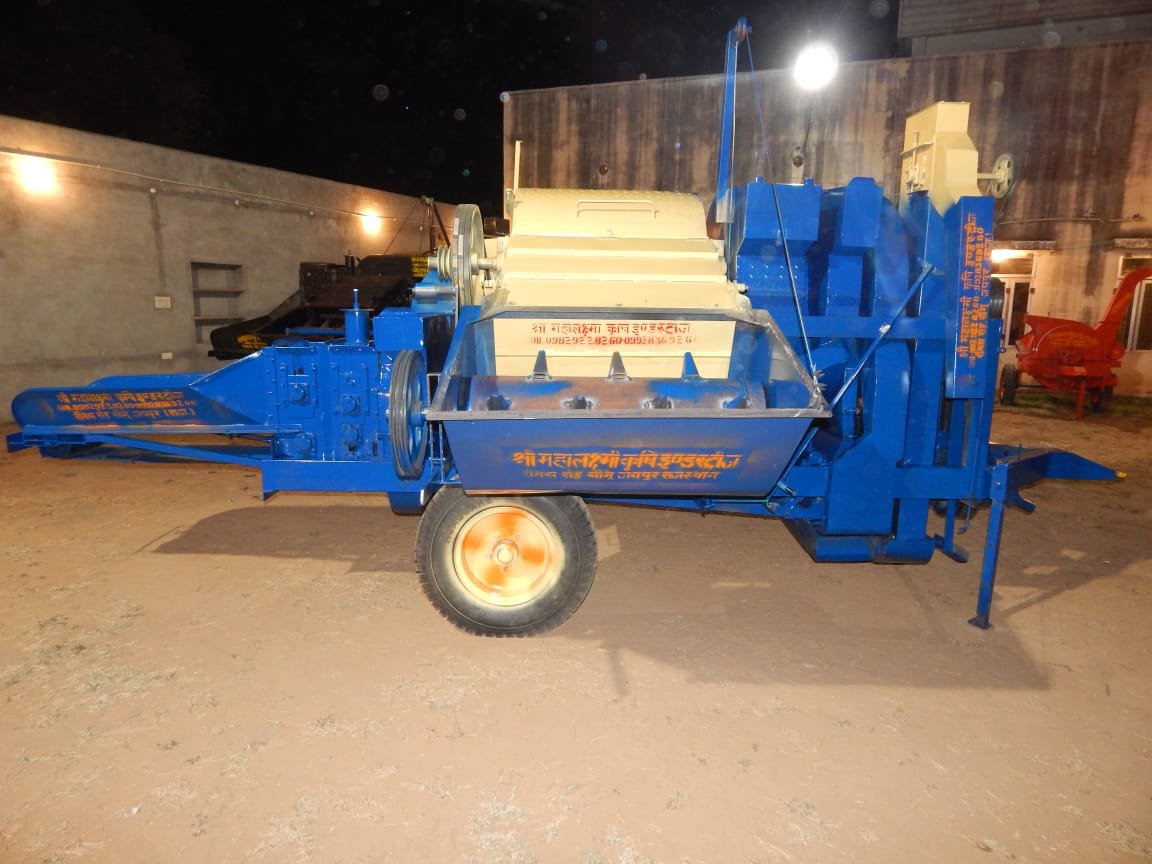 Three-fan side tokri harambaa thresher